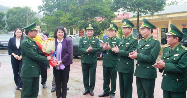 Phó chủ tịch nước Đặng Thị Ngọc Thịnh dự chương trình Tết biên cương tại Quảng Trị