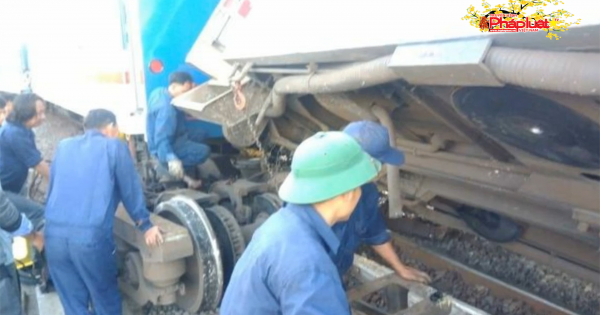 Tàu hỏa trật bánh tại Bình Thuận, hàng loạt chuyến tàu Tết bị chậm giờ