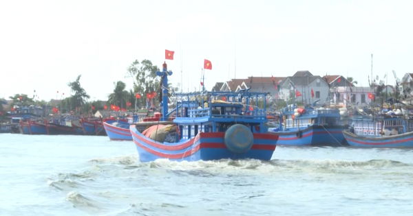 Quảng Ngãi: Ngư dân tất bật cho phiên biển đầu năm ở ngư trường Hoàng Sa