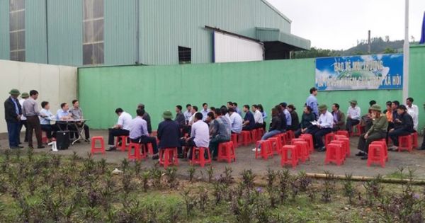 Vụ người dân chặn cổng nhà máy xử lý rác: Chính quyền đối thoại với người dân