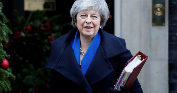 Anh: Nhóm cựu đại sứ kêu gọi Thủ tướng Theresa May hoãn Brexit