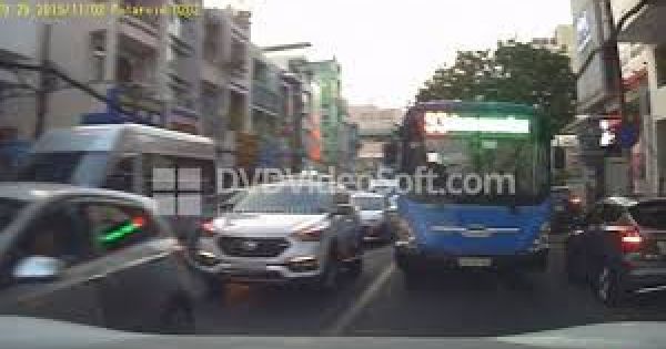Sẽ xử nghiêm tài xế xe buýt lấn làn, suýt đâm ô tô ở TP HCM