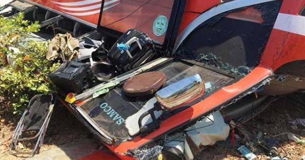 Xe chở đoàn du khách Hàn Quốc lao xuống vực ở Bình Thuận: Tài xế đã tử vong