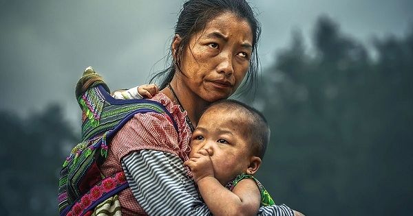 Sự thật sốc sau bức ảnh mẹ Việt ôm con đoạt giải quốc tế