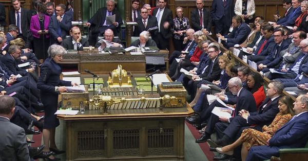 Hạ viện Anh thông qua dự luật trì hoãn Brexit, Thủ tướng May gặp khó
