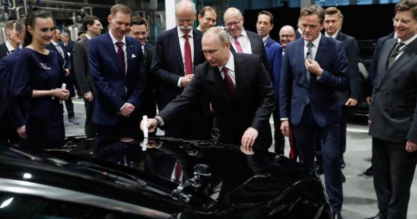 TT Putin dự lễ khánh thành nhà máy Mercedes-Benz đầu tiên ở Nga