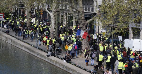 Pháp: Phong trào “Áo vàng” xuống đường, con số thấp kỉ lục