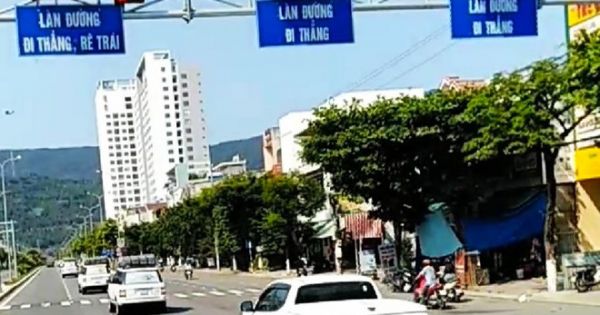 Truy tìm đoàn ôtô ngang nhiên vượt đèn đỏ tại giao lộ ở Đà Nẵng
