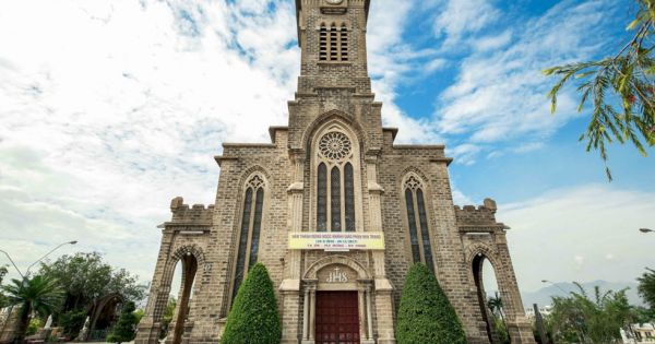 Nhà thờ Núi Nha Trang: Vẻ đẹp yên bình mang đậm lối kiến trúc Gothic