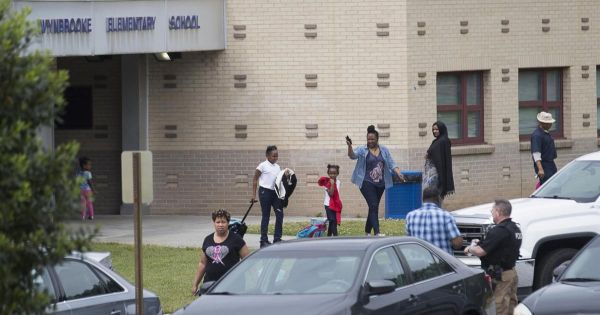 Nổ súng tại trường tiểu học của Mỹ, 10 học sinh trúng đạn
