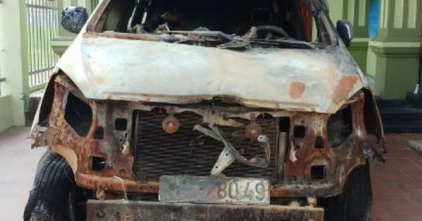 Cựu Bí thư xã Đoàn ở Thanh Hóa đốt xe Innova của dân ra đầu thú