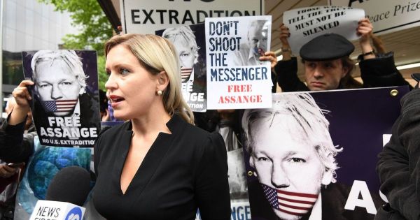 Người sáng lập WikiLeaks bị tòa án Anh tuyên án gần 1 năm tù giam