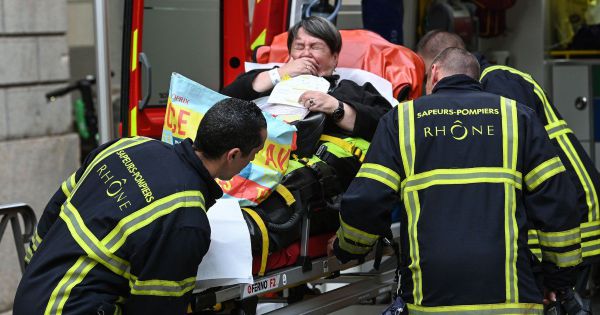 Pháp: Nổ bom tự chế ở Lyon, ít nhất 13 người bị thương