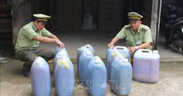 Tiêu hủy hơn 300 lít dầu ăn bẩn vận chuyển từ Bình Phước về Bình Dương tiêu thụ
