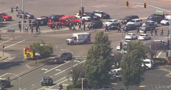Mỹ: Xả súng ở trung tâm thương mại tại San Bruno