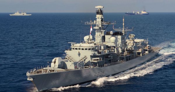 Iran bắt giữ bất thành tàu chở dầu Anh trên Vịnh Hormuz