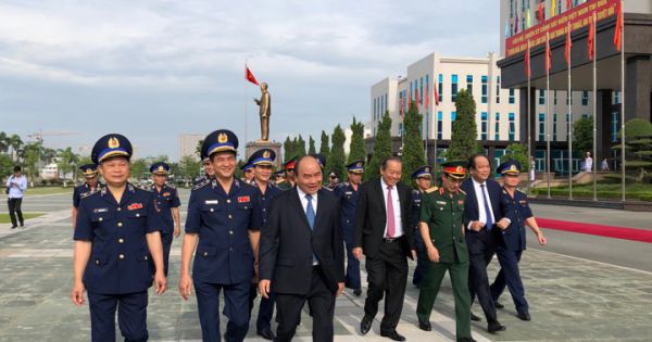 Thủ tướng Nguyễn Xuân Phúc thăm, làm việc với Bộ Tư lệnh Cảnh sát biển Việt Nam