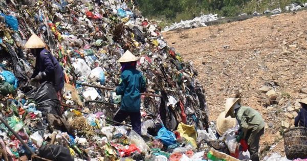 Chủ tịch TPHCM yêu cầu chấm dứt hoạt động nhà máy rác gây ô nhiễm