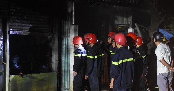 Thừa Thiên - Huế: Cháy xưởng gỗ, lửa lan sang quán cà phê và tiệm cắt tóc