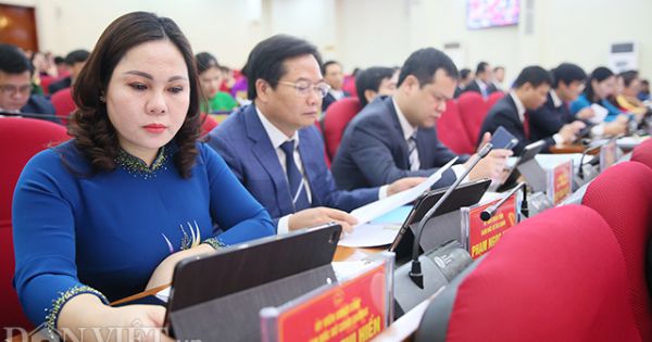 Đại biểu HĐND tỉnh Quảng Ninh được trang bị iPad để tra cứu tài liệu