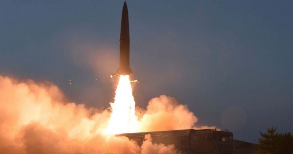 Triều Tiên lại phóng thử liên tiếp tên lửa