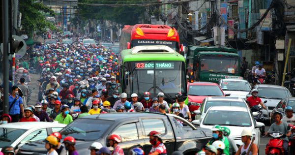 Hơn 330.000 chuyến xe buýt ở TPHCM chậm trên 15 phút do tắc đường