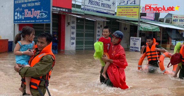 Kiên Giang: Lực lượng Công an nỗ lực giúp dân vượt qua thiên tai ở Phú Quốc