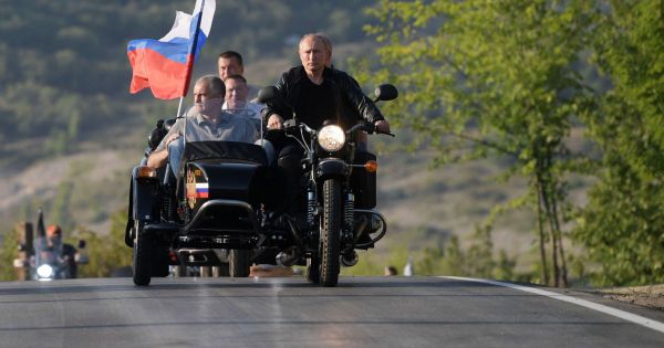 Tổng thống Nga dự lễ hội ở Crimea, Ukraine phản đối