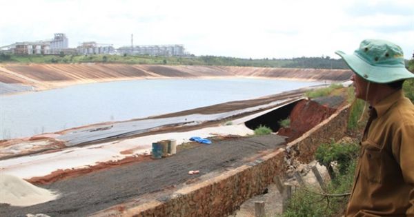Đắk Nông: Chất thải nhà máy Alumin Nhân Cơ đổ trái phép gần nhà dân