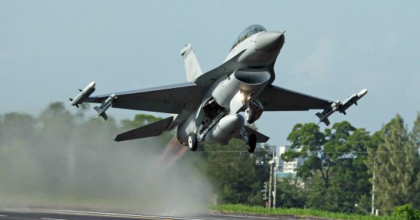 Bộ Ngoại giao Mỹ giải thích lý do chấp thuận bán F-16 cho Đài Loan