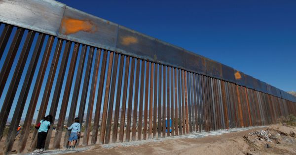 Bộ Quốc phòng Mỹ muốn châu Âu ‘chia sẻ’ việc xây tường biên giới