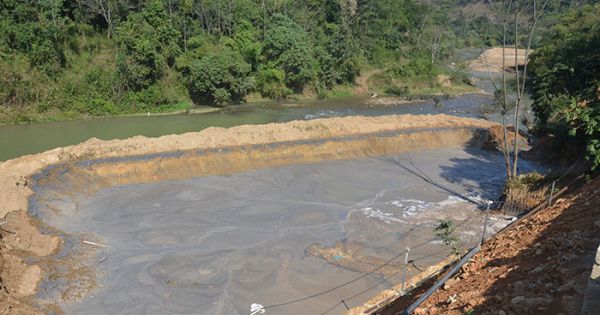 Kon Tum: Nhà máy Chế biến tinh bột sắn Vina đổ bùn thải ra suối Đăk Xia