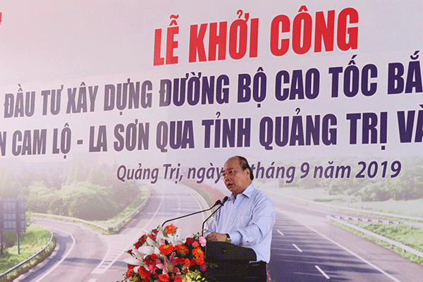 Thủ tướng phát lệnh khởi công cao tốc Cam Lộ-La Sơn, cấm bán thầu B thành B phẩy