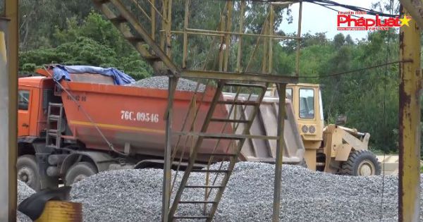 Quảng Ngãi: Mỏ đá Mỹ Trang dựng trạm trộn bê tông chui trong mỏ đá