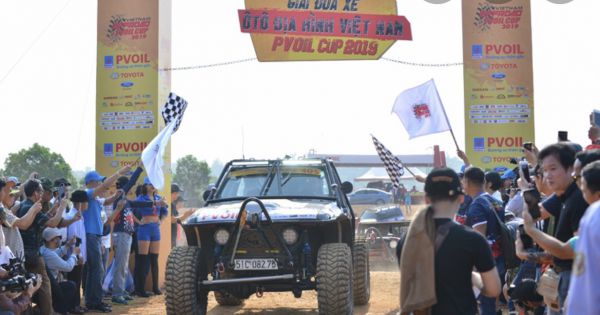Giải đua xe ô tô địa hình Việt Nam PVOIL CUP 2019 (PVOIL VOC 2019) đã chính thức khai mạc tại Làng Văn hóa - Du lịch các Dân tộc Việt Nam, Đồng Mô, Hà Nội.