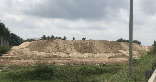 Bãi trữ cát khổng lồ không phép “án ngữ” cửa ngõ TP Quảng Ngãi