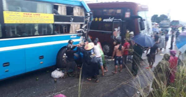 Kon Tum: Hai xe khách đâm nhau, 7 người bị thương