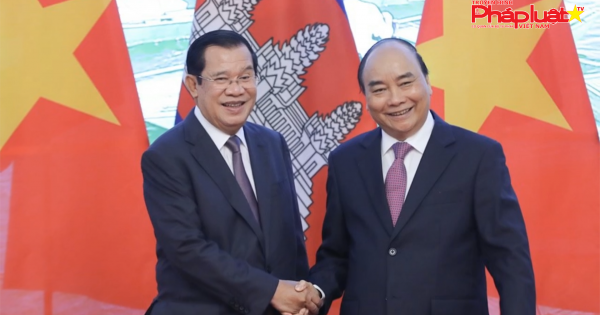 Thủ tướng Nguyễn Xuân Phúc đón, hội đàm với Thủ tướng Campuchia Hun Sen