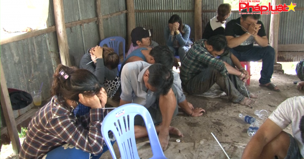 Kiên Giang – Triệt xóa ổ bạc trong ngôi nhà hoang, bắt giữ 24 đối tượng