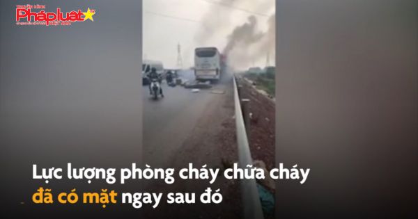 Xe khách cháy rụi khi đang chạy trên cao tốc Hà Nội - Bắc Giang