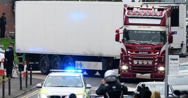 Anh: Hàng chục thi thể bị phát hiện trong xe tải