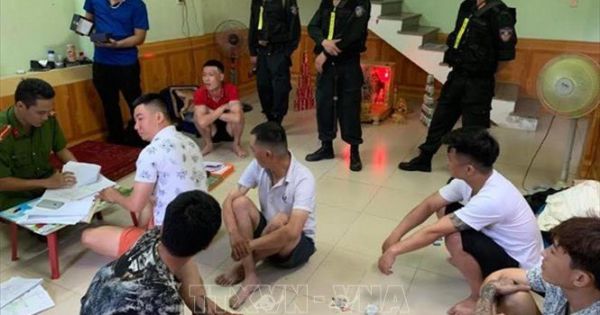 Công an phá cửa, đột kích động lắc cố thủ trong villa ở vùng ven Đà Nẵng