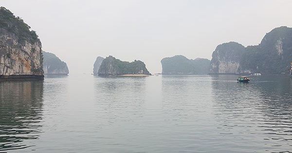 Tỉnh Quảng Ninh yêu cầu tạm dừng tăng phí vịnh Hạ Long