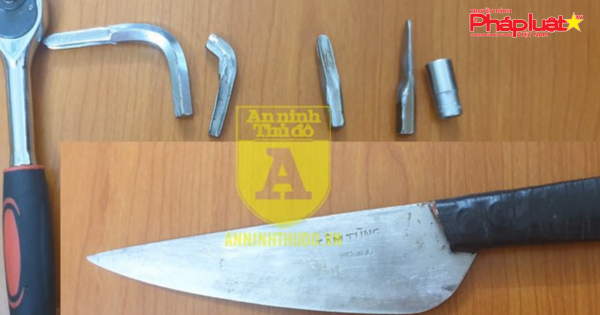 Cảnh sát 141 phát hiện đối tượng ‘liệt người’ thủ dao và vam phá khoá