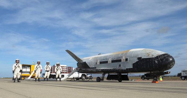 Tàu vũ trụ bí mật X-37B của Mỹ hạ cánh sau sứ mệnh dài 2 năm