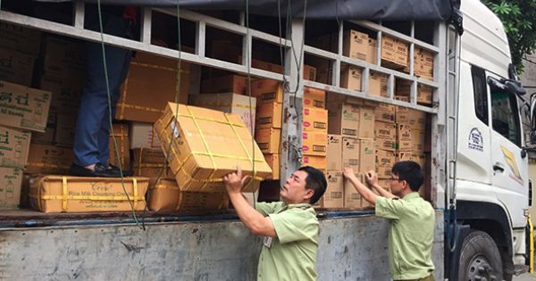 Lạng Sơn: Tiêu hủy 880 chia bia nhãn hiệu LiQ do Trung Quốc sản xuất nhập lậu