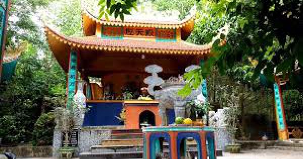Đề nghị kiểm điểm cá nhân vi phạm xây dựng trên đền Đá Thiên, Thái Nguyên