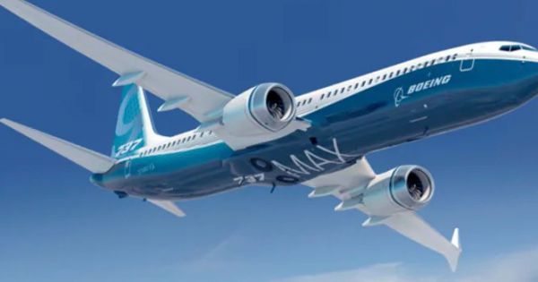 Bị cấm bay, Boeing vẫn ra mắt mẫu máy bay 737 MAX mới