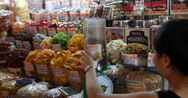 Hãi hùng mứt Tết siêu rẻ Trung Quốc tràn ngập thị trường
