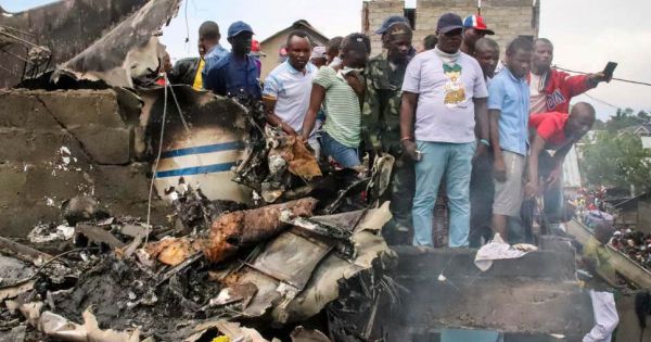 Máy bay chở khách đâm vào khu dân cư tại Congo